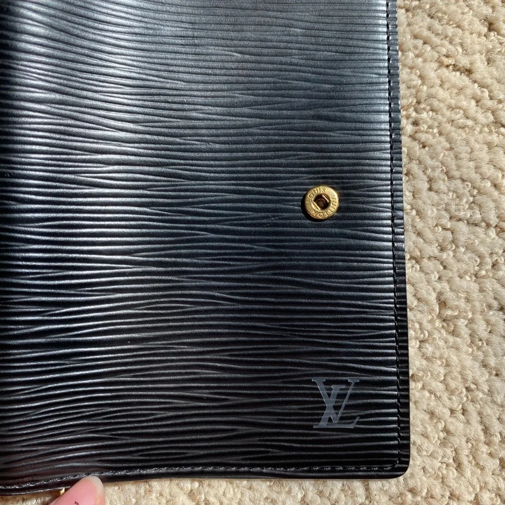 Authentic Louis Vuitton Epi leather Agenda Cover black silver - Picture 13 of 13
